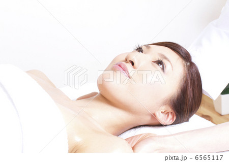 エステを受ける女性 エステを受ける女性 6565117