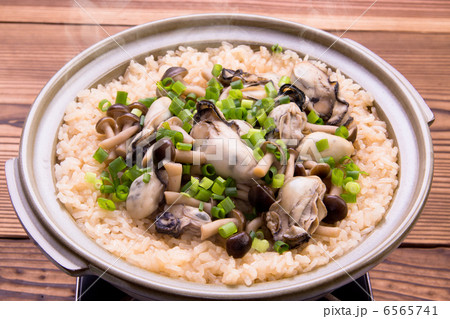 土鍋で牡蛎ごはん 土鍋で牡蛎ごはん 6565741