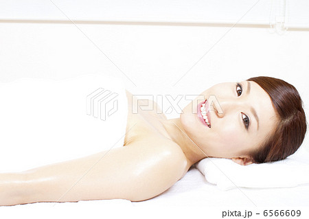 エステを受ける女性 エステを受ける女性 6566609