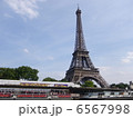 エッフェル塔とクルーズ船 6567998