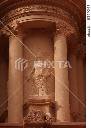 ペトラ遺跡　エル・カズネ 6569243