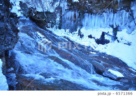 冬の横谷渓谷 6571366