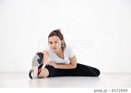 young woman fitness workout young woman fitness workout 6572690