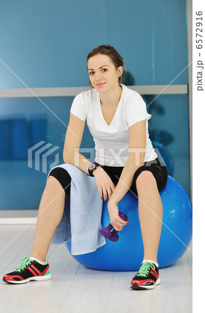 young woman fitness workout young woman fitness workout 6572916