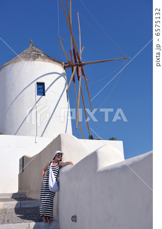 Greek woman on the streets of Oia, Santorini, Greece Greek woman on the streets of Oia, Santorini, Greece 6575132