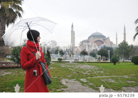 woman visit ancient istambul in turkey 6576239