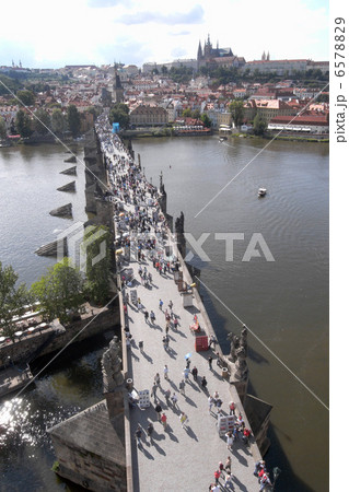 モルダウ川とカレル橋 6578829