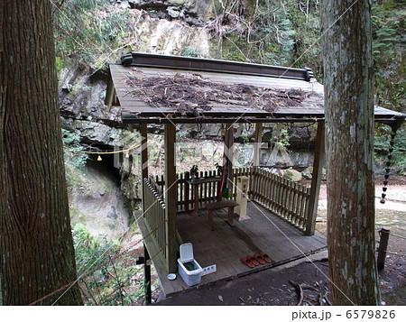 室生龍穴神社　龍穴  6579826