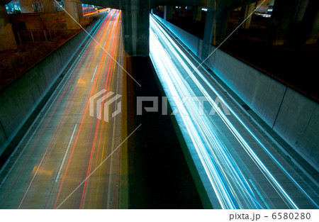 自動車の光跡 6580280