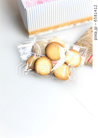 プレゼント（お菓子） 6581412