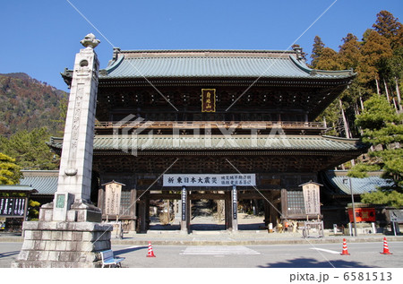 久遠寺三門 6581513