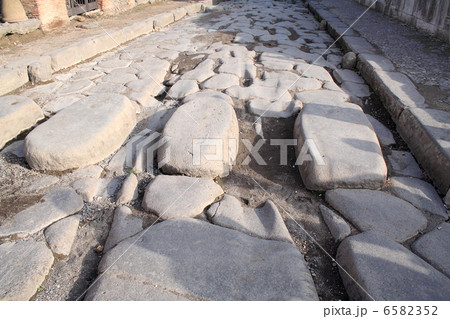 ポンペイの横断歩道 6582352