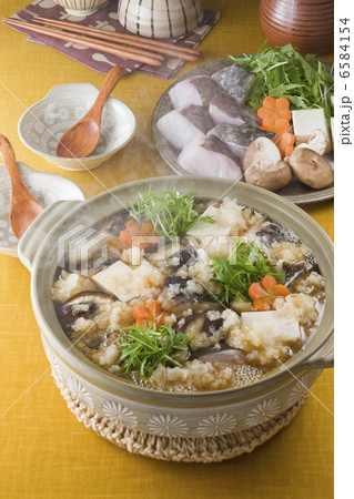 家庭の鍋料理 6584154