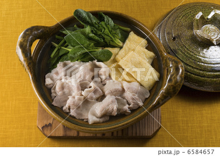 家庭の鍋料理 6584657
