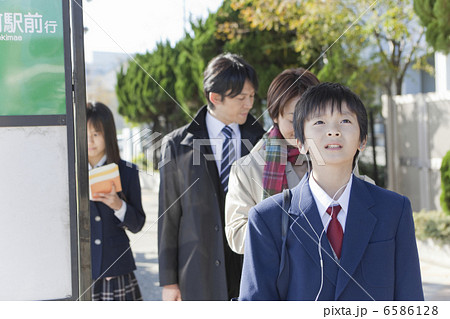 中高生と家族 6586128