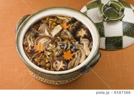 家庭の鍋料理 6587366
