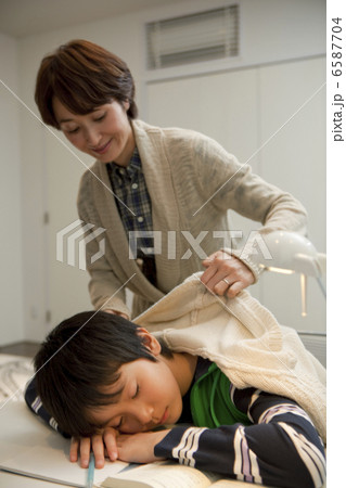 中高生と家族 中高生と家族 6587704