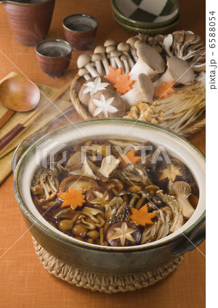 家庭の鍋料理 6588054
