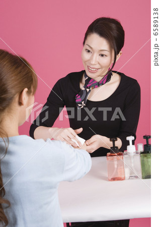 ドラッグストアと薬剤師 6589138