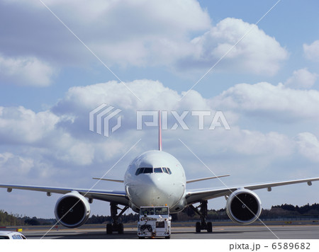 空と飛行機 6589682