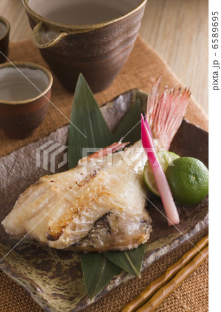 魚料理と切身 6589695