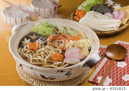 家庭の鍋料理 6591623