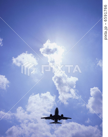 空と飛行機 6591766