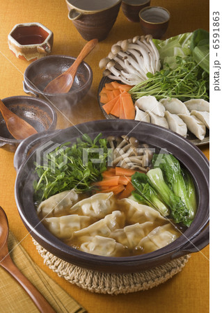 家庭の鍋料理 6591863