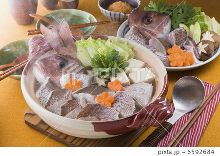 家庭の鍋料理 6592684