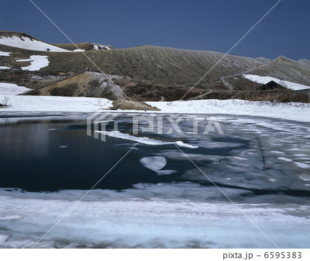 残雪の弓池 6595383