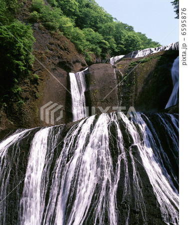 新緑の袋田の滝 新緑の袋田の滝 6595876