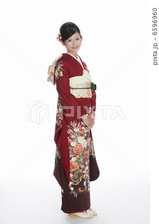振袖を着た若い女性 振袖を着た若い女性 6596960