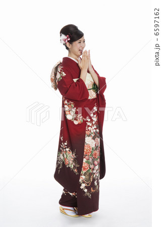 驚く振袖姿の若い女性 驚く振袖姿の若い女性 6597162