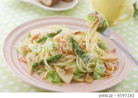 桜海老と春野菜のパスタ 6597282