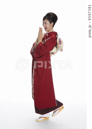 驚く振袖姿の若い女性 驚く振袖姿の若い女性 6597381