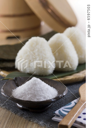 塩とおにぎり 塩とおにぎり 6597503