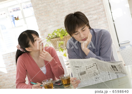 話し合う男性と女性 6598640