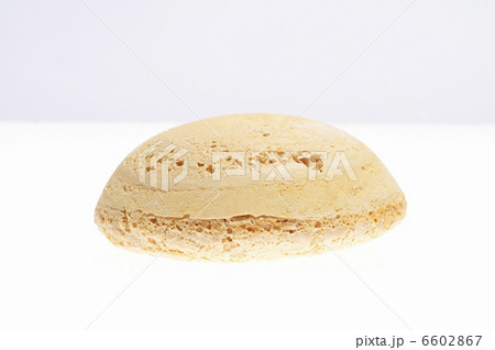 白バックにカルメ焼き 6602867