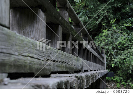 苔寺の廊下の桟 6603726