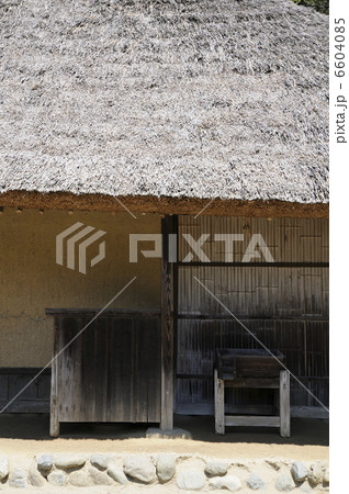 藁葺き屋根 6604085