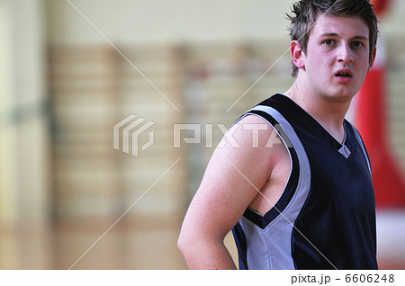 basketball man 6606248