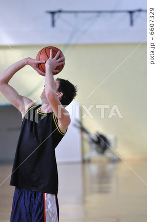 basketball player basketball player 6607329