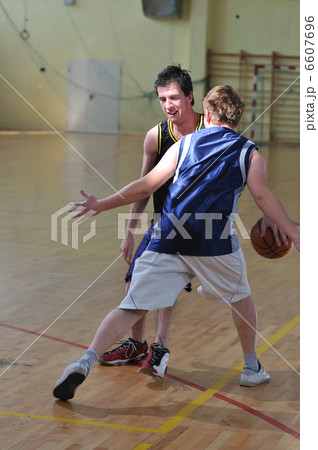 basketball duel 6607696