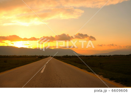 countryroad adventure with beautiful sunset countryroad adventure with beautiful sunset 6609606