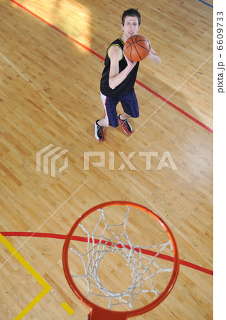 basketball player basketball player 6609733
