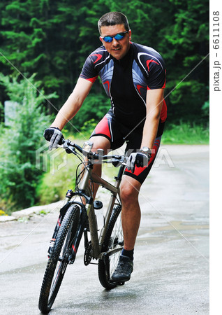 mount bike man outdoor 6611108