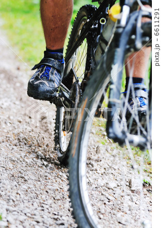 mount bike man outdoor 6611291
