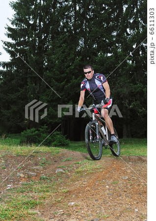 mountain bike outdoor ride 6611303