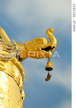architectural details of songzanlin tibetan monastery, shangri-l 6612835