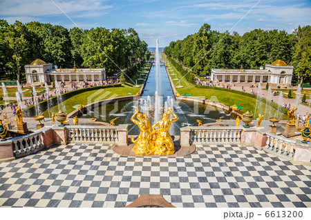 Grand Cascade in Peterhof, St Petersburg Grand Cascade in Peterhof, St Petersburg 6613200